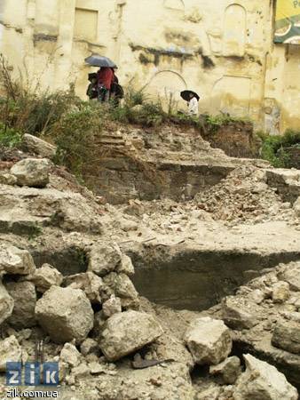 Залишки розібраного будинку