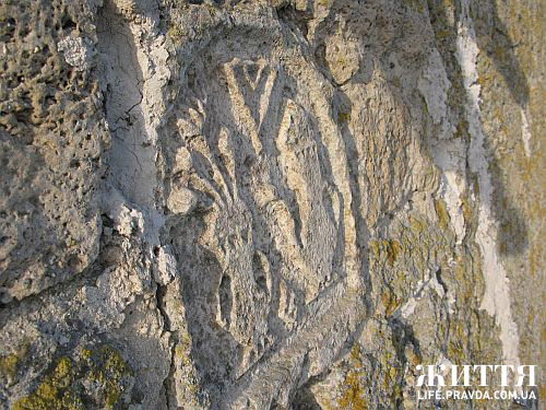 Рельєф на стіні