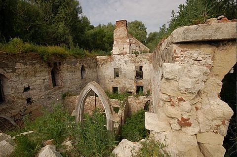 Зараз від старого млина залишилися…