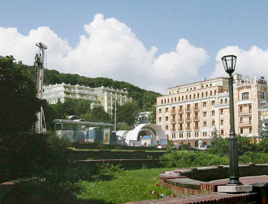 Вид майбутнього будинку біля траси…