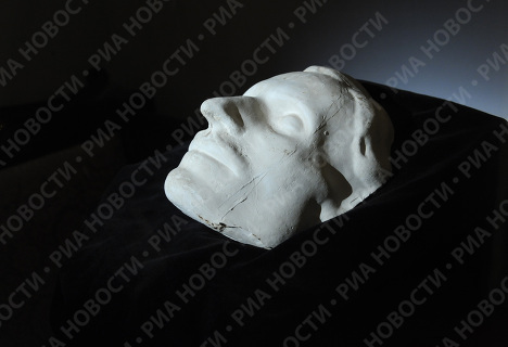 Посмертная маска Николая Гоголя.