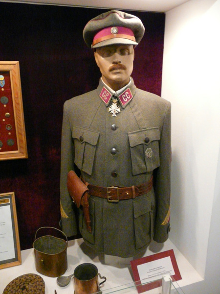 Реконструйований однострій полковника…