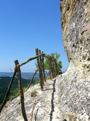 Каменная тропа монастыря