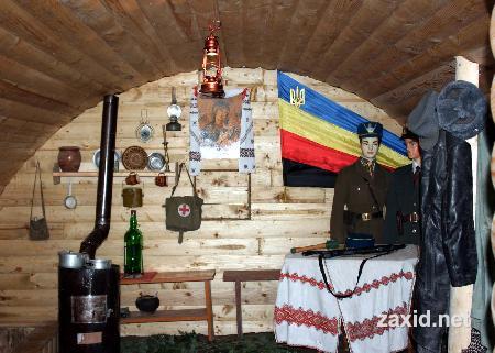 Всередині криївки