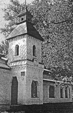 Будинок школи в с. Западинці…