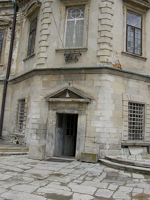 2009 р. Головний вхід