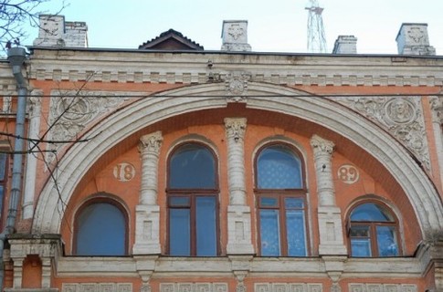 Фрагмент фасаду з датою