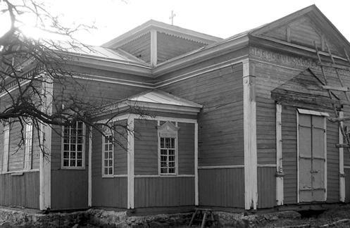 2010 р. Негода пошкодила церкву,…