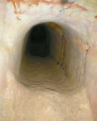 «Вход» в подземную церковь