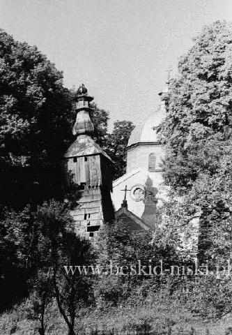 Дзвіниця в процесі руйнування