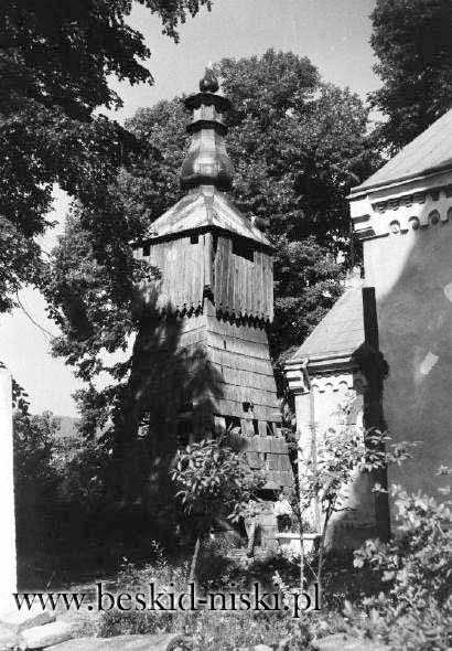 Дзвіниця в процесі руйнування