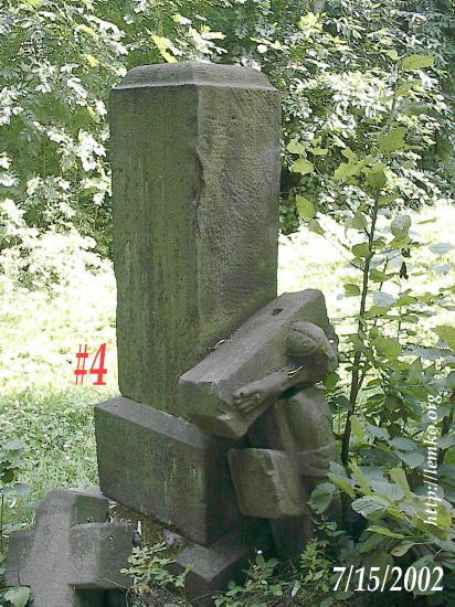 15.07.2002 р. Розбитий надгробок