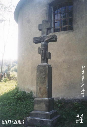 1.06.2003 р. Надгробок перед вівтарем