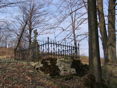 [2003..2006 р.] Могила з огорожею