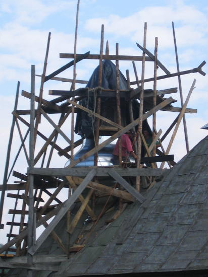 2004 р. Ліхтарик вівтаря у риштуванні