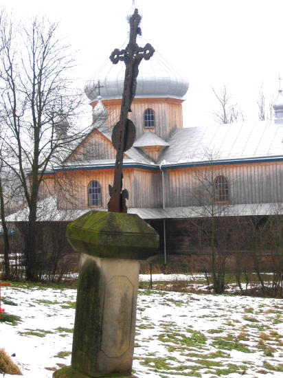 [2003..2006 р.] З видом на церкву