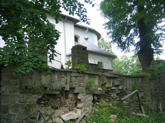 [2003..2006 р.] Фрагмент стіни і церква