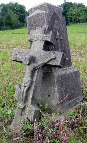 [2003..2006 р.] Розбитий надгробок