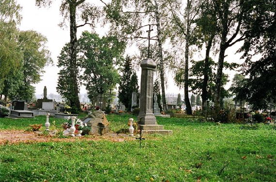 [2003..2006 р.] Пам’ятник жертвам 1-ї…