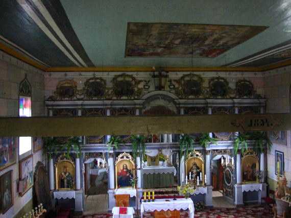 Інтер’єр з видом на іконостас. На…