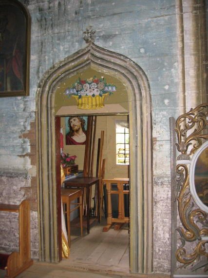 Двері в закристію (?)