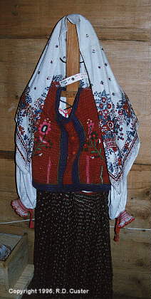 Лемківський жіночий костюм із с.Граб…