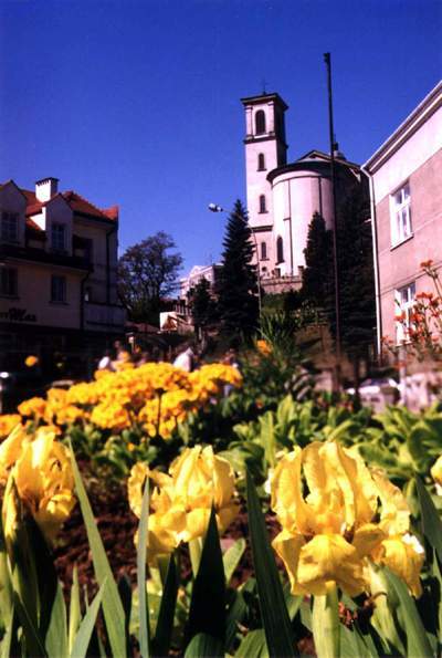 [2006 р.] Костел у перспективі вулиці