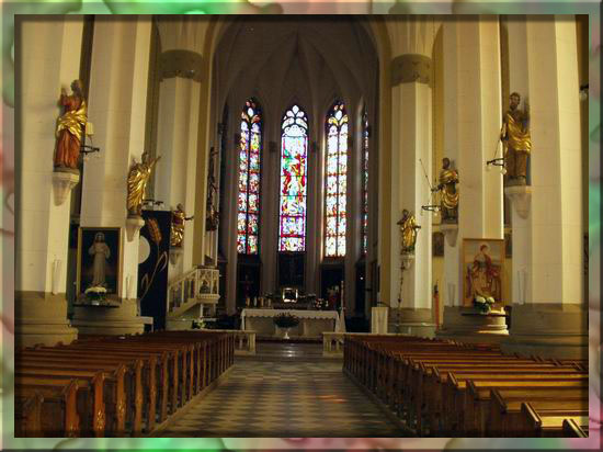 Інтер’єр з видном на вівтар