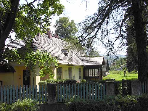 Старостинський двір