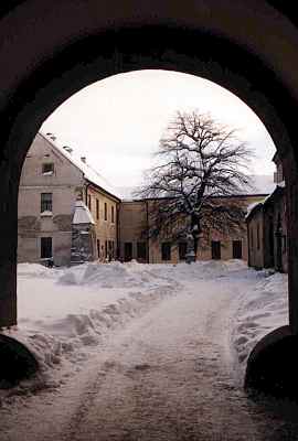 [2007 р.] Вхід на подвір’я