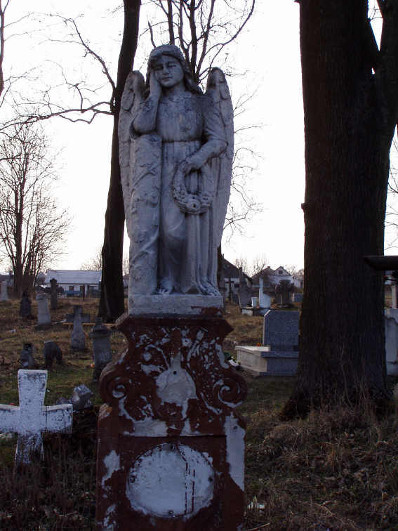 Надгробок у вигляді фігури ангела