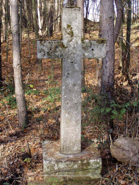 Хрест при дорозі з Верхрати до Нового…