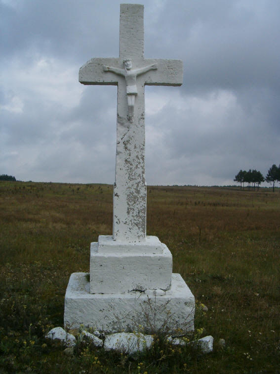 Хрест при дорозі з Верхрати до Прісся