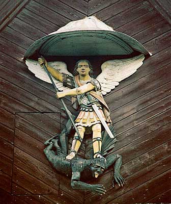 Архангел Михаїл перемагає сатану