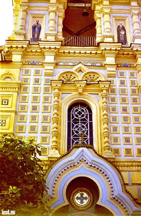 1987 р. Фрагмент фасаду дзвіниці