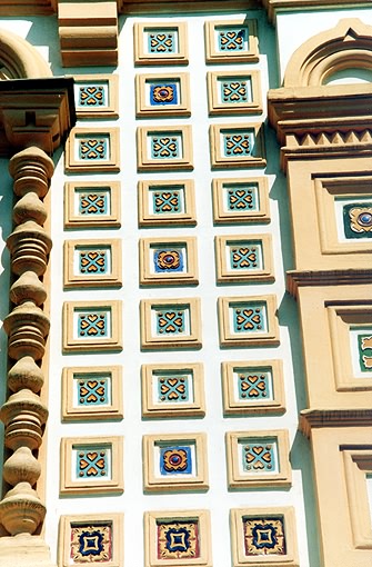 2001..2002 рр. Фрагмент фасаду дзвіниці