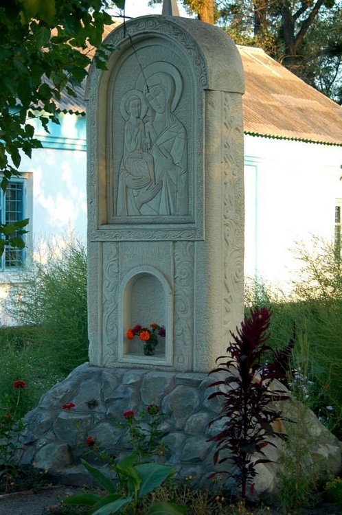 2007 р. Стела з богородицею…