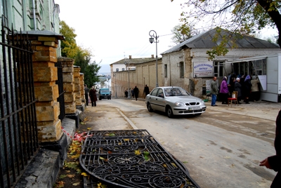 “Семь ворот – и все в огород: двое не…