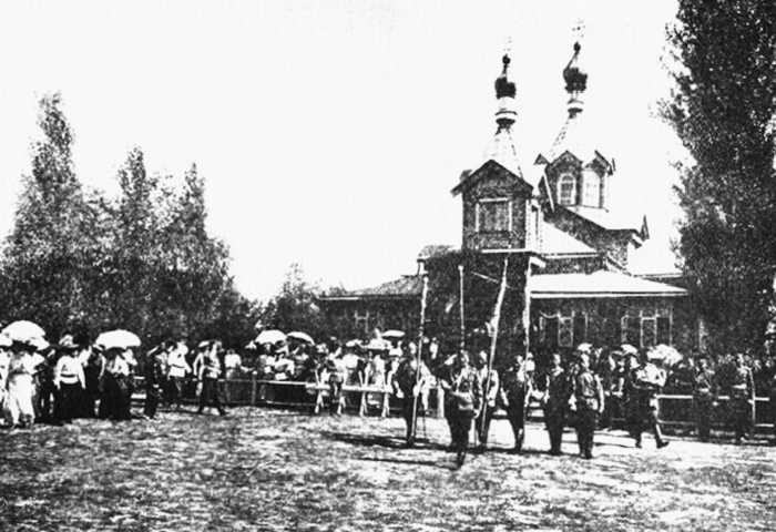 Дерев’яна церква, збудована в 1895 р. архітектором А. Ф. Крауссом для потреб… Дивізійна церква