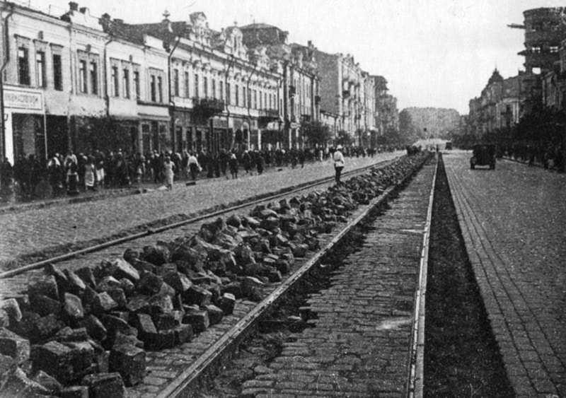 1934 р. Заміна бруківки на асфальт