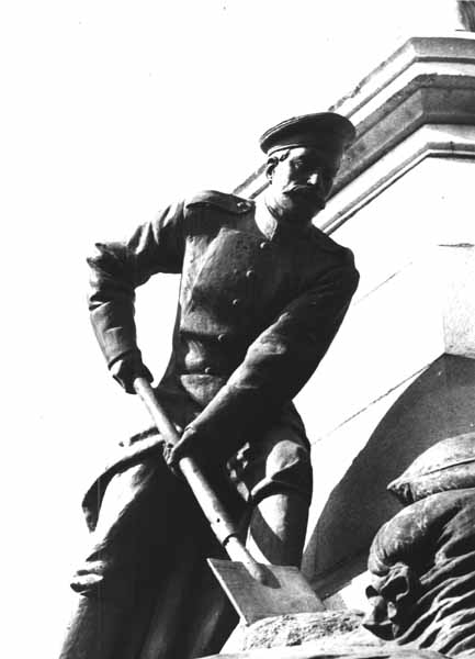 Фрагмент. Скульптура сапера