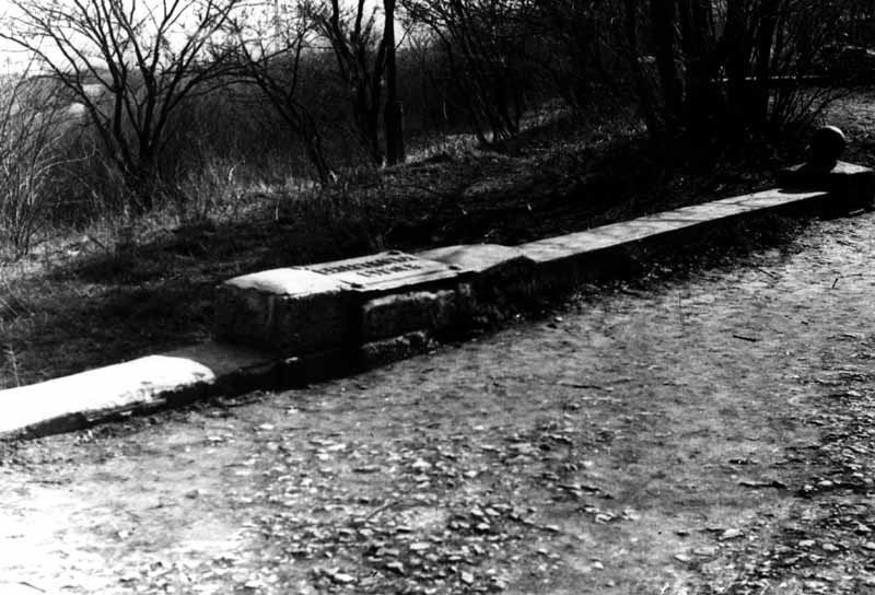 Розміщення:. Загальний опис:. Історична довідка:. Дослідження, реставраційні… Місце батареї № 100 Бурлея