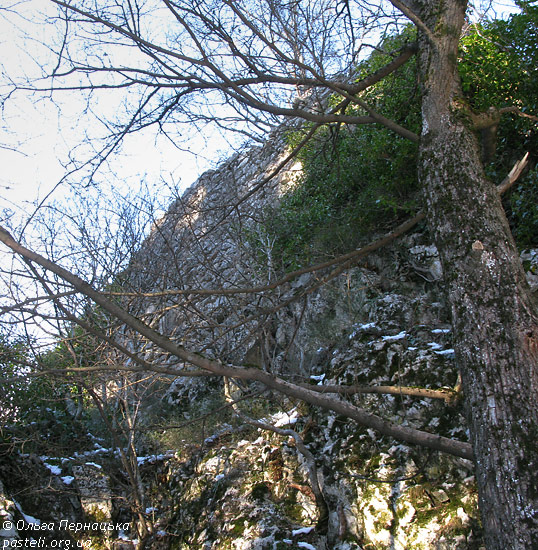 А це вже інша стіна