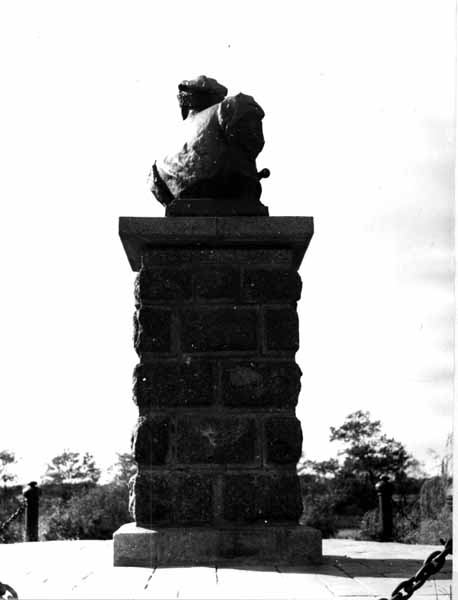 Фото. Бюст І.Д. Сірка