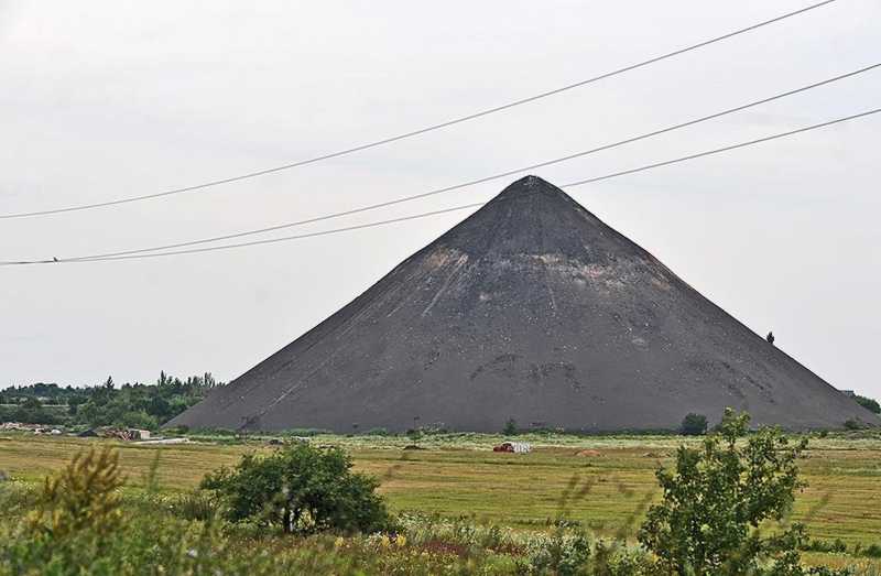 Терикон. Фото з сайту commons.wikimedia.org, опубліковане 9 вересня 2010 р. … Вільхівка смт