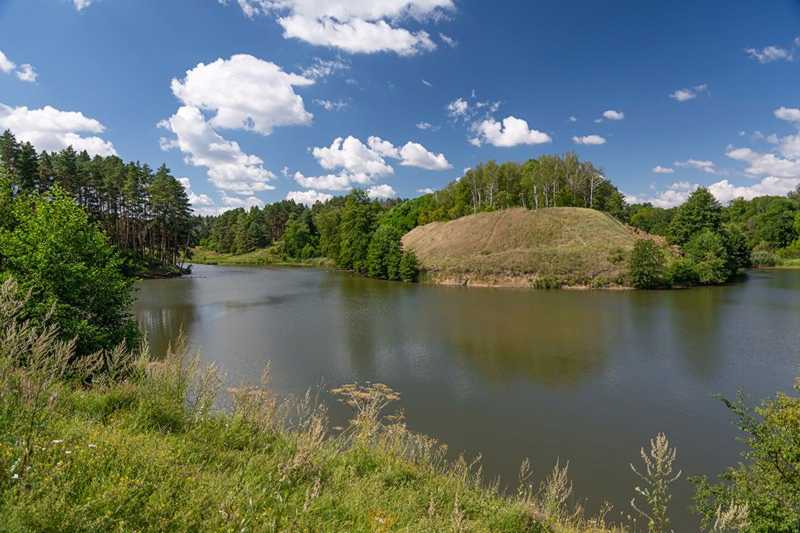 Фото 9 серпня 2020 р. з сайту commons.wikimedia.org Городище літописного… Городище літописного міста Ярополч