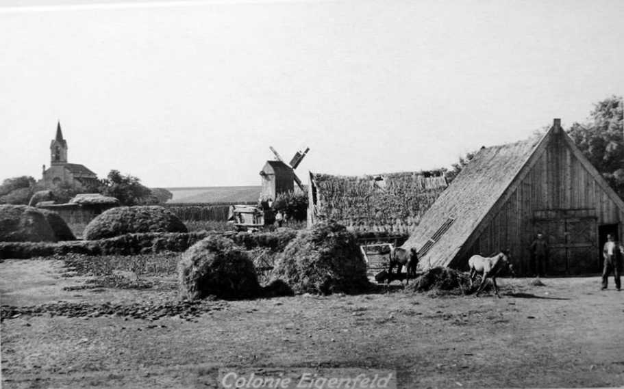 1918 р. Панорама села із кірхою (ліворуч). За виданням: Северная Таврия на… Полянівка с