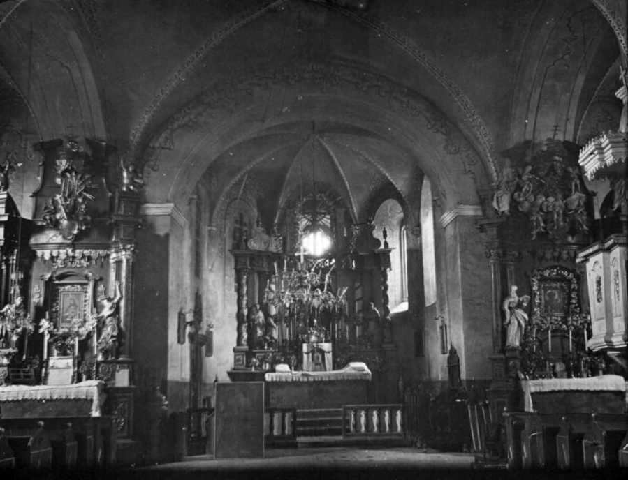 1921 р. Інетр’єр з видом на вівтар