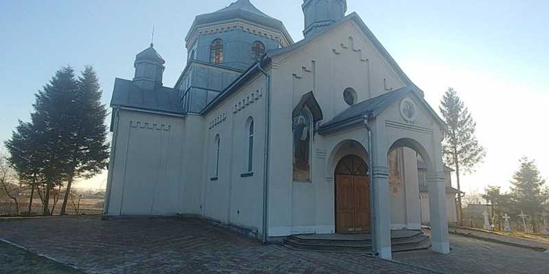 Фото 24 лютого 2020 р. з сайту commons.wikimedia.org На фото – не давня… Церква Успіння