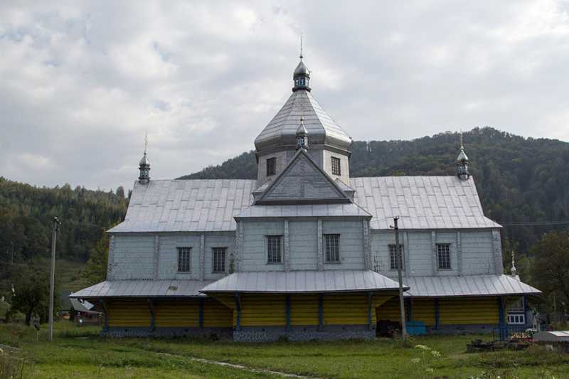 Фото 15 вересня 2014 р. з сайту uk.wikipedia.org Церква 19 ст. (дерев.)… Церква св.духа